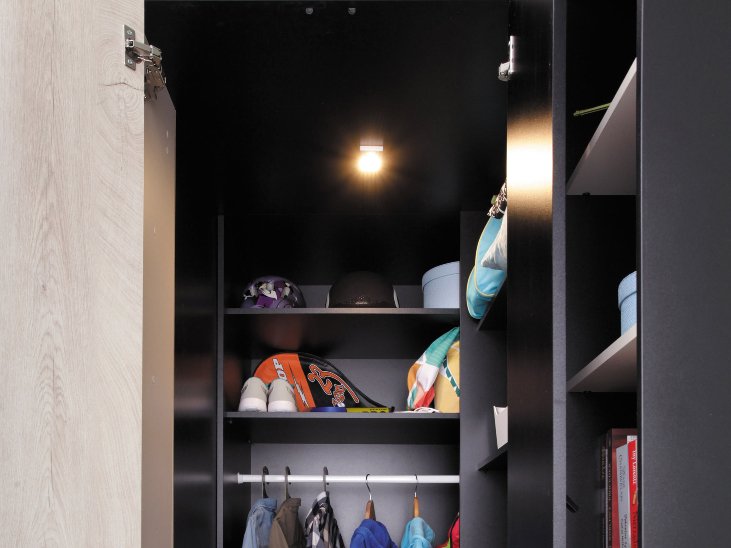 Hornfataskápur Camteso 113 (Svartur + Eik + Beige)