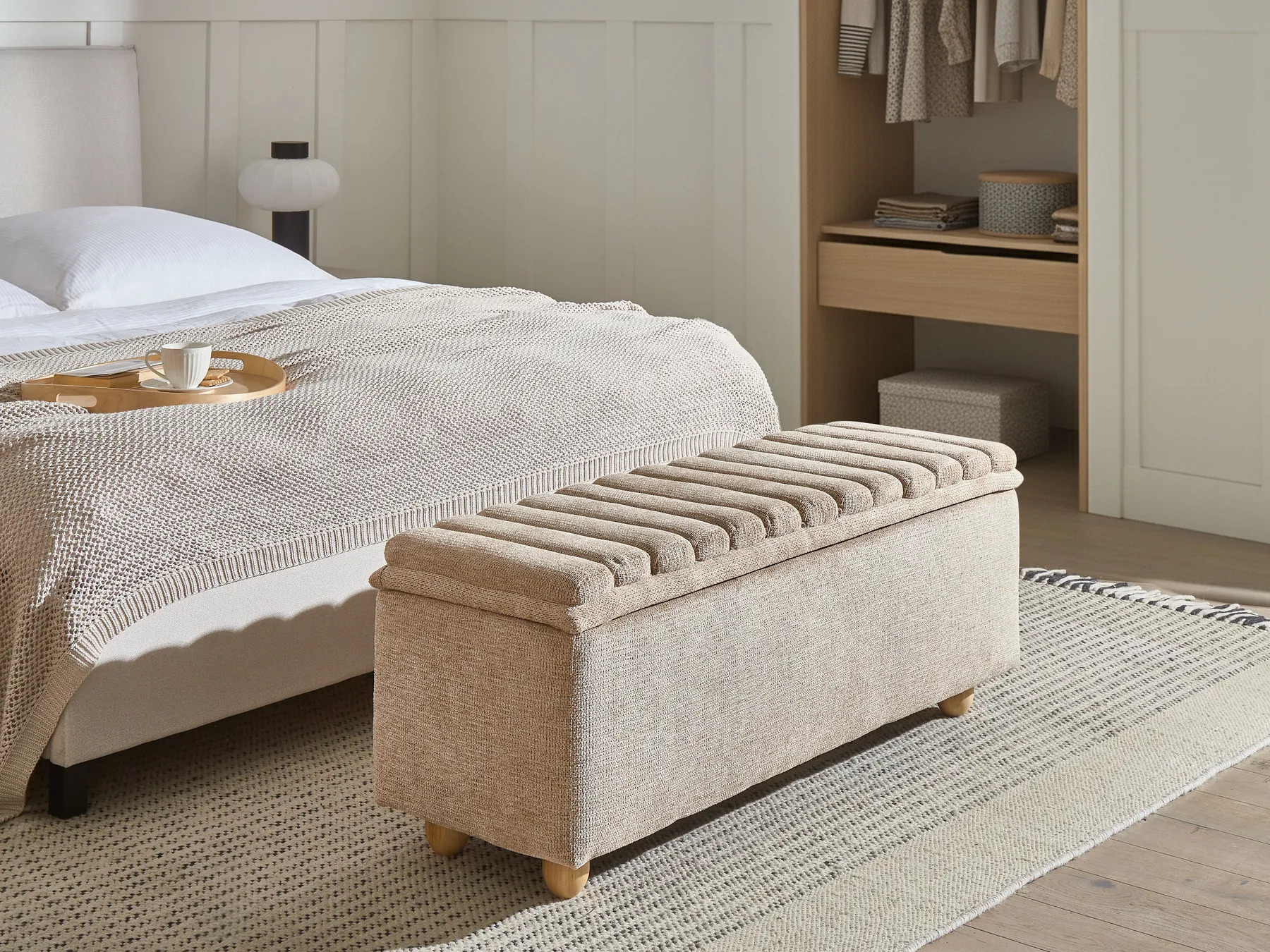 Bólstraður bekkur Berwyn 2918 (Beige)