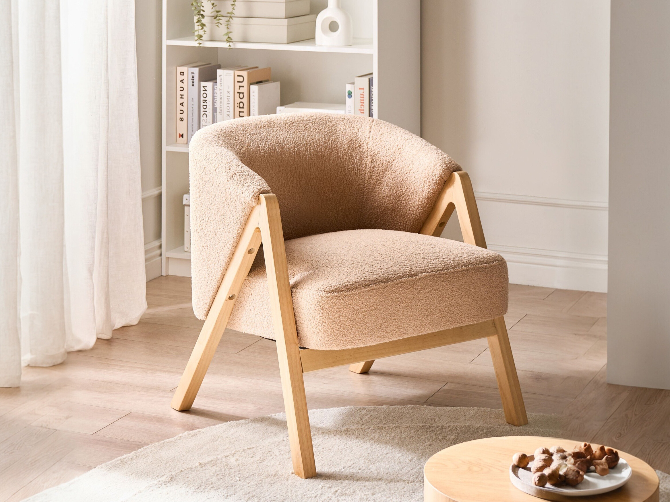 Hægindastóll Berwyn 3504 (Beige + Ljós viður)